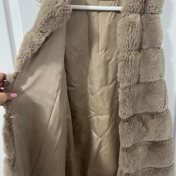 Faux Fur Vest - Picture 3 of 4